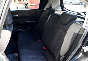 Подержанный автомобиль Chevrolet Aveo Hatchback 2014 года (17 фото)
