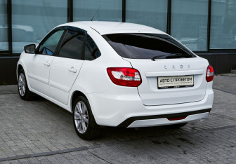 Подержанный автомобиль LADA (ВАЗ) Granta Hatchback 2019 года (3 фото)
