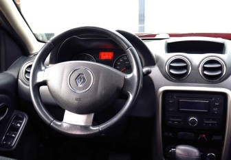Подержанный автомобиль Renault Duster 2014 года (17 фото)