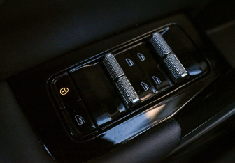 Подержанный автомобиль Geely Atlas 2024 года (17 фото)