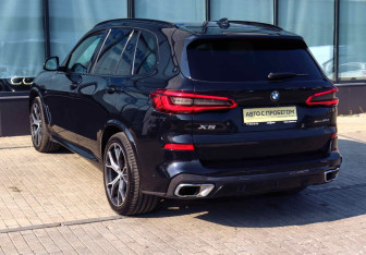 Подержанный автомобиль BMW X5 2020 года (3 фото)