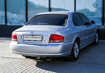 Подержанный автомобиль Hyundai Sonata 2004 года (5 фото)