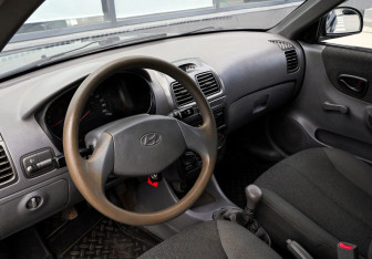 Подержанный автомобиль Hyundai Accent Sedan 2006 года (11 фото)