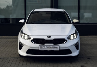 Подержанный автомобиль Kia Ceed Hatchback 2019 года (8 фото)
