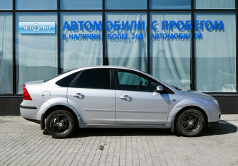Подержанный автомобиль Ford Focus Sedan 2008 года (6 фото)