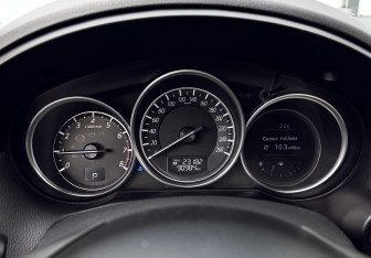 Подержанный автомобиль Mazda CX-5 2015 года (11 фото)