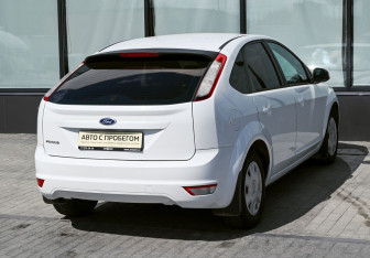 Подержанный автомобиль Ford Focus Hatchback 2011 года (5 фото)
