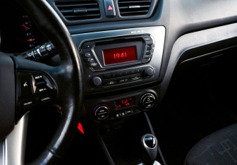 Подержанный автомобиль Kia Rio Hatchback 2013 года (9 фото)