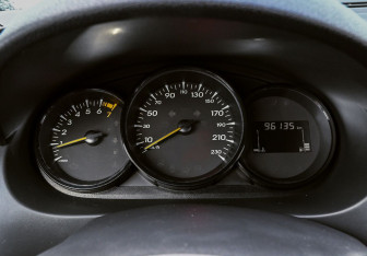 Подержанный автомобиль Renault Fluence 2013 года (9 фото)