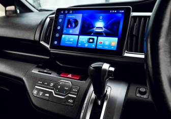 Подержанный автомобиль Honda Stepwgn 2014 года (10 фото)