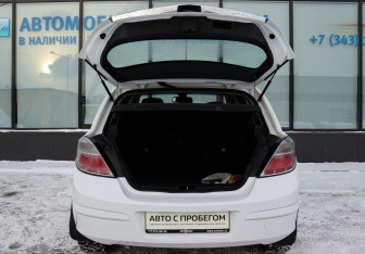 Подержанный автомобиль Opel Astra Hatchback 2012 года (19 фото)