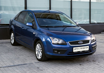 Подержанный автомобиль Ford Focus Sedan 2006 года (7 фото)