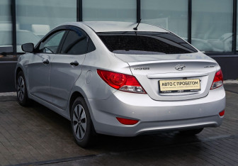Подержанный автомобиль Hyundai Solaris Sedan 2012 года (14 фото)