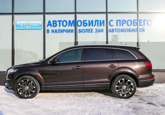 Подержанный автомобиль Audi Q7 2010 года (2 фото)