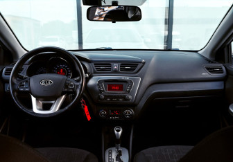 Подержанный автомобиль Kia Rio Hatchback 2013 года (20 фото)