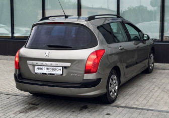 Подержанный автомобиль Peugeot 308 Wagon 2010 года (5 фото)