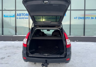 Подержанный автомобиль LADA (ВАЗ) Priora Wagon 2011 года (15 фото)