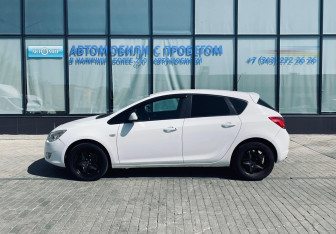 Подержанный автомобиль Opel Astra Hatchback 2011 года (2 фото)