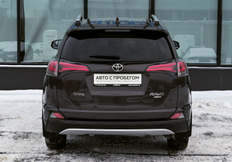 Подержанный автомобиль Toyota RAV4 2018 года (4 фото)