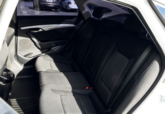Подержанный автомобиль Hyundai i40 Sedan 2014 года (15 фото)