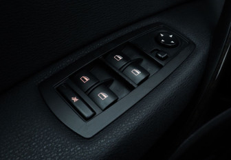 Подержанный автомобиль BMW X3 2007 года (11 фото)