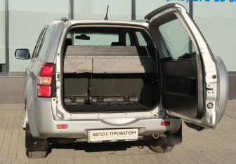 Подержанный автомобиль Suzuki Grand Vitara 2013 года (19 фото)