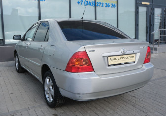 Подержанный автомобиль Toyota Corolla Sedan 2005 года (3 фото)
