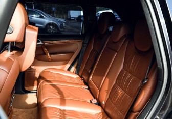 Подержанный автомобиль Porsche Cayenne 2007 года (22 фото)