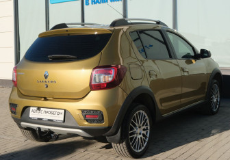 Подержанный автомобиль Renault Sandero 2018 года (5 фото)