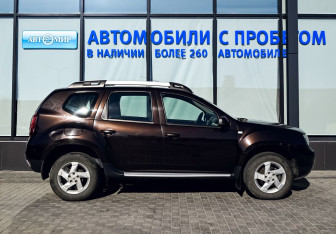 Подержанный автомобиль Renault Duster 2017 года (6 фото)