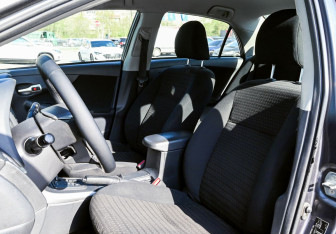 Подержанный автомобиль Toyota Corolla Sedan 2012 года (14 фото)
