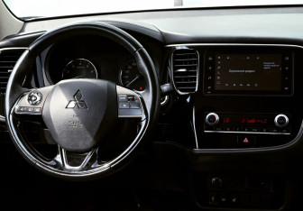 Подержанный автомобиль Mitsubishi Outlander 2020 года (19 фото)