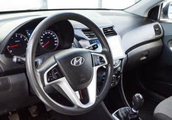 Подержанный автомобиль Hyundai Solaris Sedan 2011 года (10 фото)