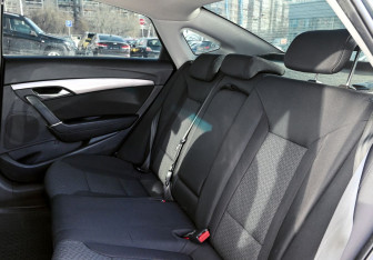 Подержанный автомобиль Hyundai i40 Sedan 2013 года (16 фото)