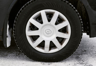 Подержанный автомобиль Renault Sandero 2013 года (18 фото)