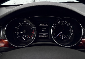 Подержанный автомобиль Skoda Superb Liftback 2012 года (10 фото)