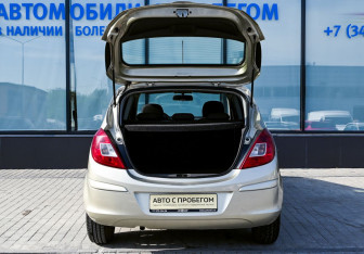Подержанный автомобиль Opel Corsa 2008 года (20 фото)
