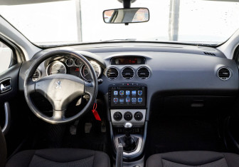 Подержанный автомобиль Peugeot 308 Hatchback 2010 года (12 фото)