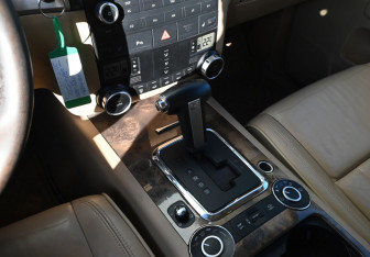 Подержанный автомобиль Volkswagen Touareg 2008 года (10 фото)