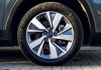 Подержанный автомобиль Geely Okavango 2023 года (21 фото)