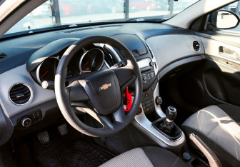Подержанный автомобиль Chevrolet Cruze Wagon 2014 года (12 фото)