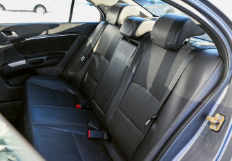 Подержанный автомобиль Geely Emgrand EC7 Sedan 2014 года (17 фото)