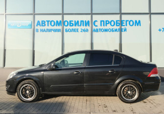 Подержанный автомобиль Opel Astra Sedan 2011 года (2 фото)