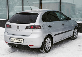 Подержанный автомобиль SEAT Ibiza Hatchback 2007 года (5 фото)