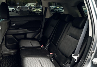 Подержанный автомобиль Mitsubishi Outlander 2013 года (16 фото)
