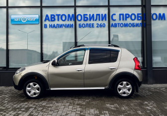 Подержанный автомобиль Renault Sandero 2012 года (2 фото)