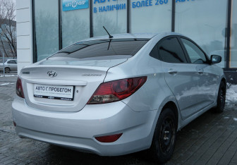 Подержанный автомобиль Hyundai Solaris Sedan 2011 года (5 фото)