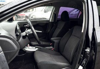 Подержанный автомобиль Toyota Corolla Sedan 2010 года (15 фото)