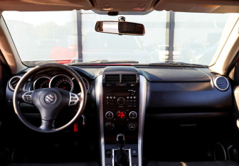 Подержанный автомобиль Suzuki Grand Vitara 2008 года (17 фото)