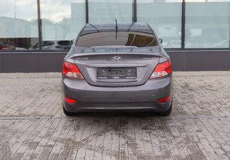 Подержанный автомобиль Hyundai Solaris Sedan 2012 года (4 фото)